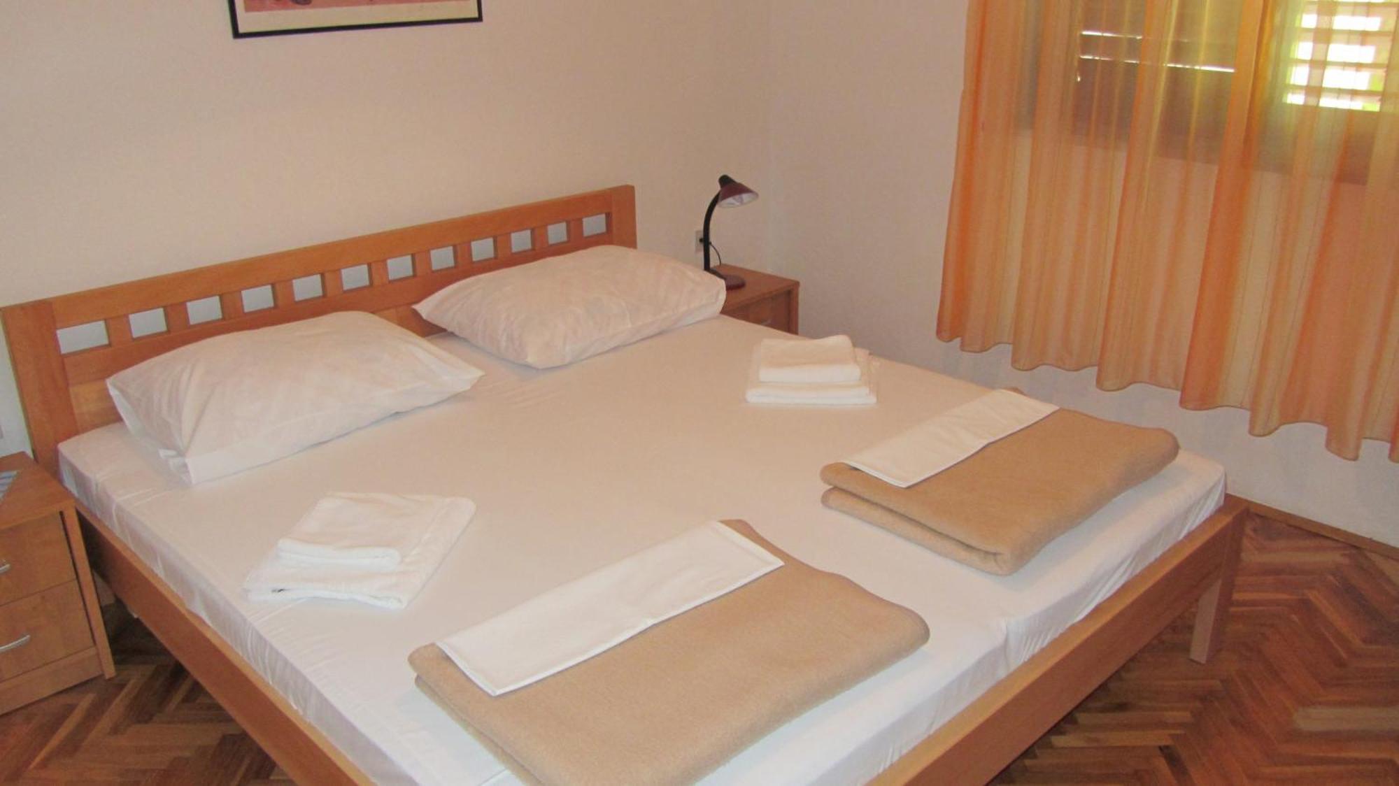 Bell Tower Apartments Tisno Room photo