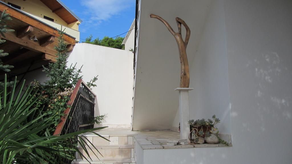 Bell Tower Apartments Tisno Exterior photo