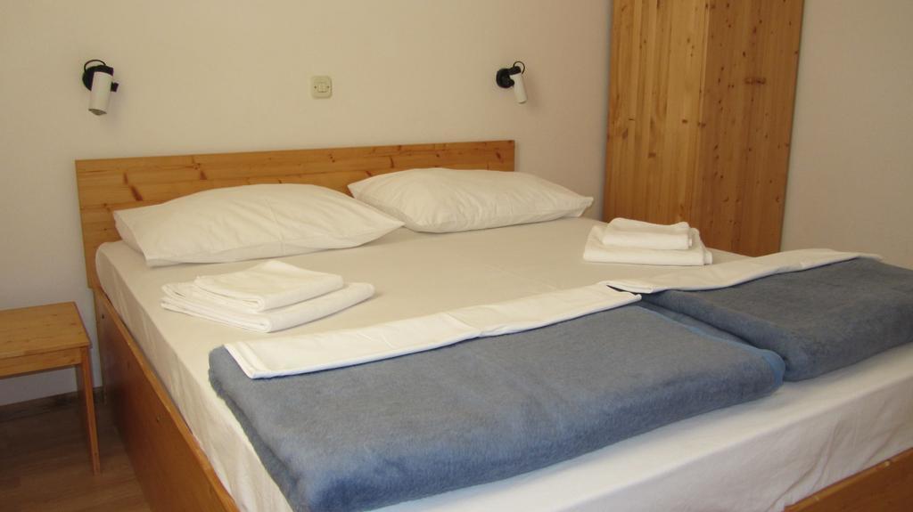 Bell Tower Apartments Tisno Room photo