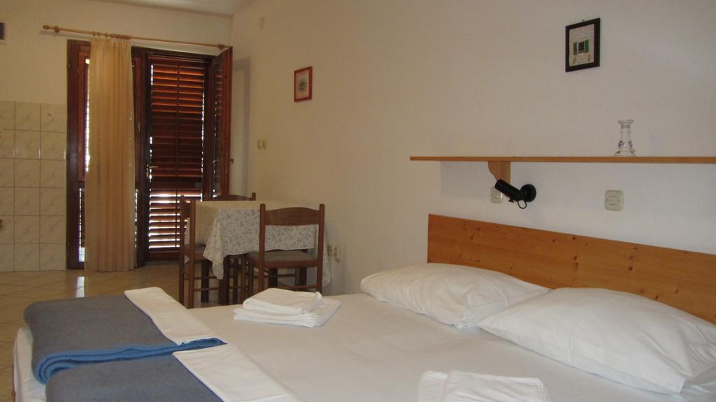 Bell Tower Apartments Tisno Room photo