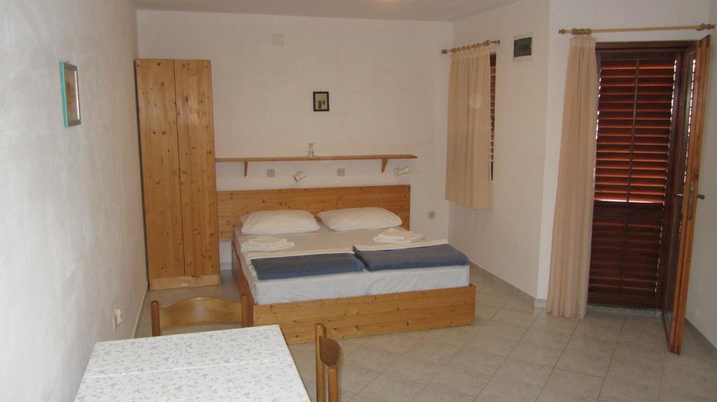Bell Tower Apartments Tisno Room photo