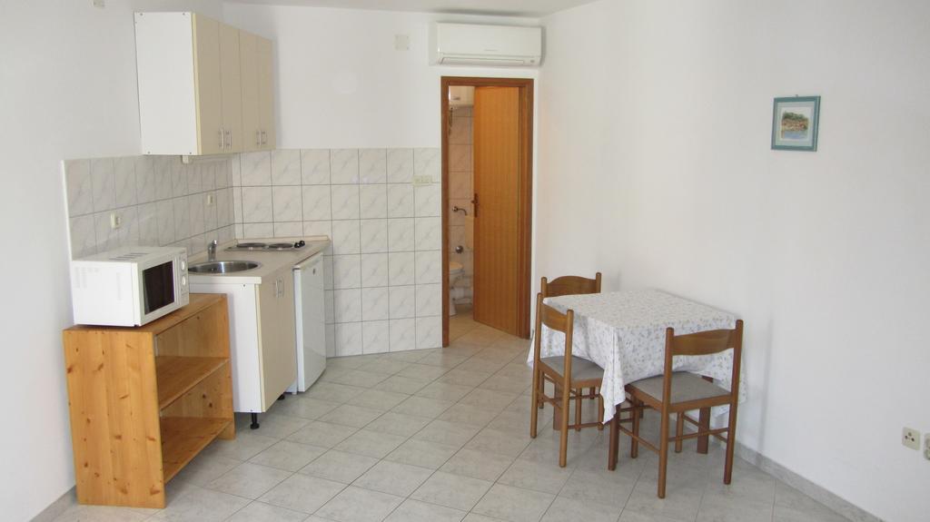 Bell Tower Apartments Tisno Room photo